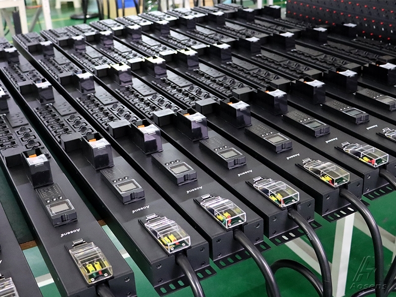 定制豎裝三相380V大功率PDU 輸出IEC C13 C19 國標(biāo)插座